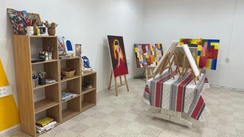 L'atelier de peinture de Mme Ines