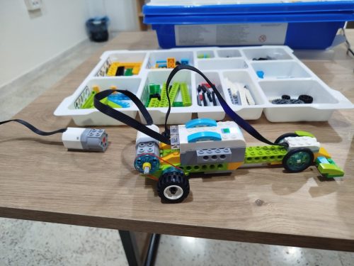 Voiture de course Lego Wedo